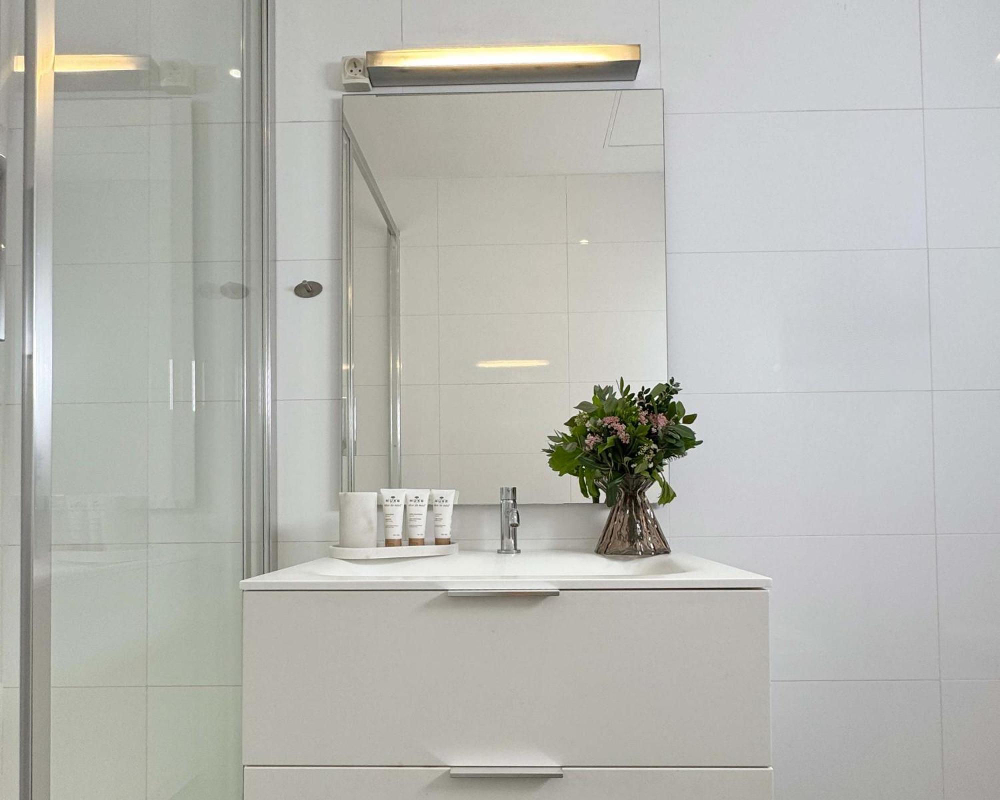 Luxembourg Garden Deluxe Flat *